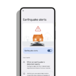 Imagen de un teléfono con la utilidad "alerta de terremotos" de Google en Android.