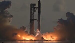 Starship completa su primer vuelo orbital y despliega 26 satélites antes de terminar la misión anticipadamente
