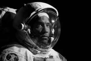 La NASA quiere volver a la Luna por su polo sur, pero uno de sus astronautas cree que es un error